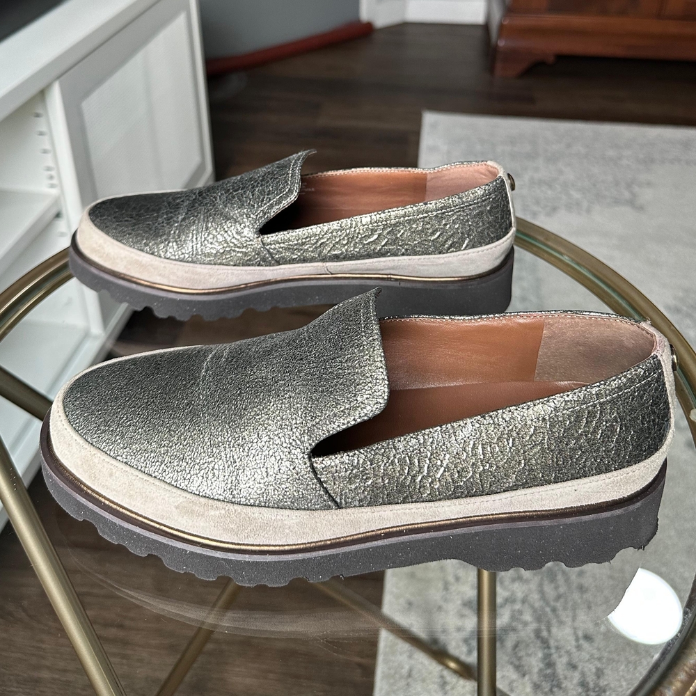 Donald J Pliner Women Conner Crinkle Patent Leather Size 6.5 M Gray Metallic EUC